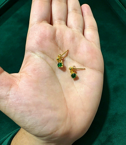 Gold tone green round stone - tone,