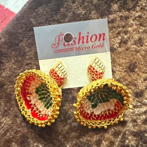 Gold tone oval stud earrings - oval,